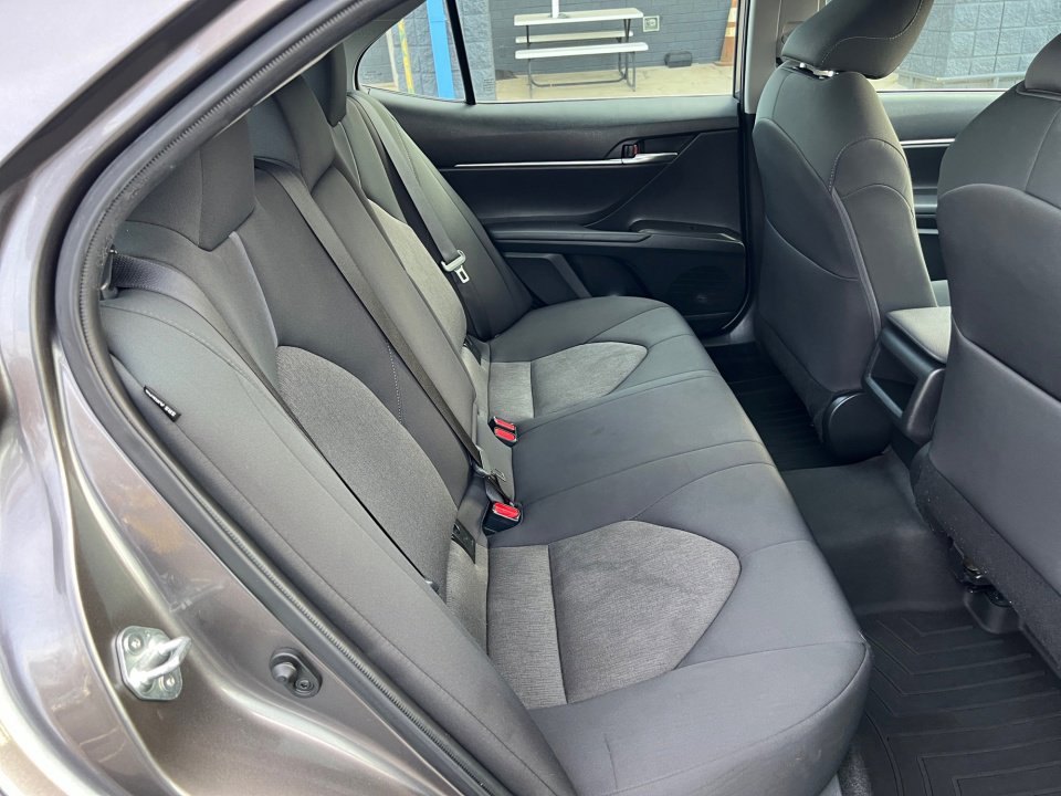 Used 2022 Toyota Camry LE image 33