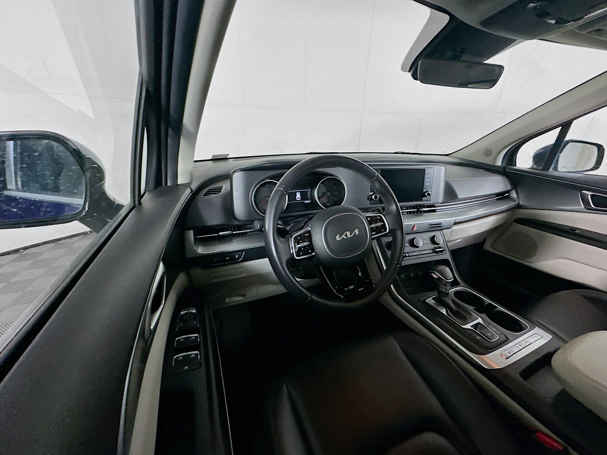 Used 2024 Kia Carnival LX image 18