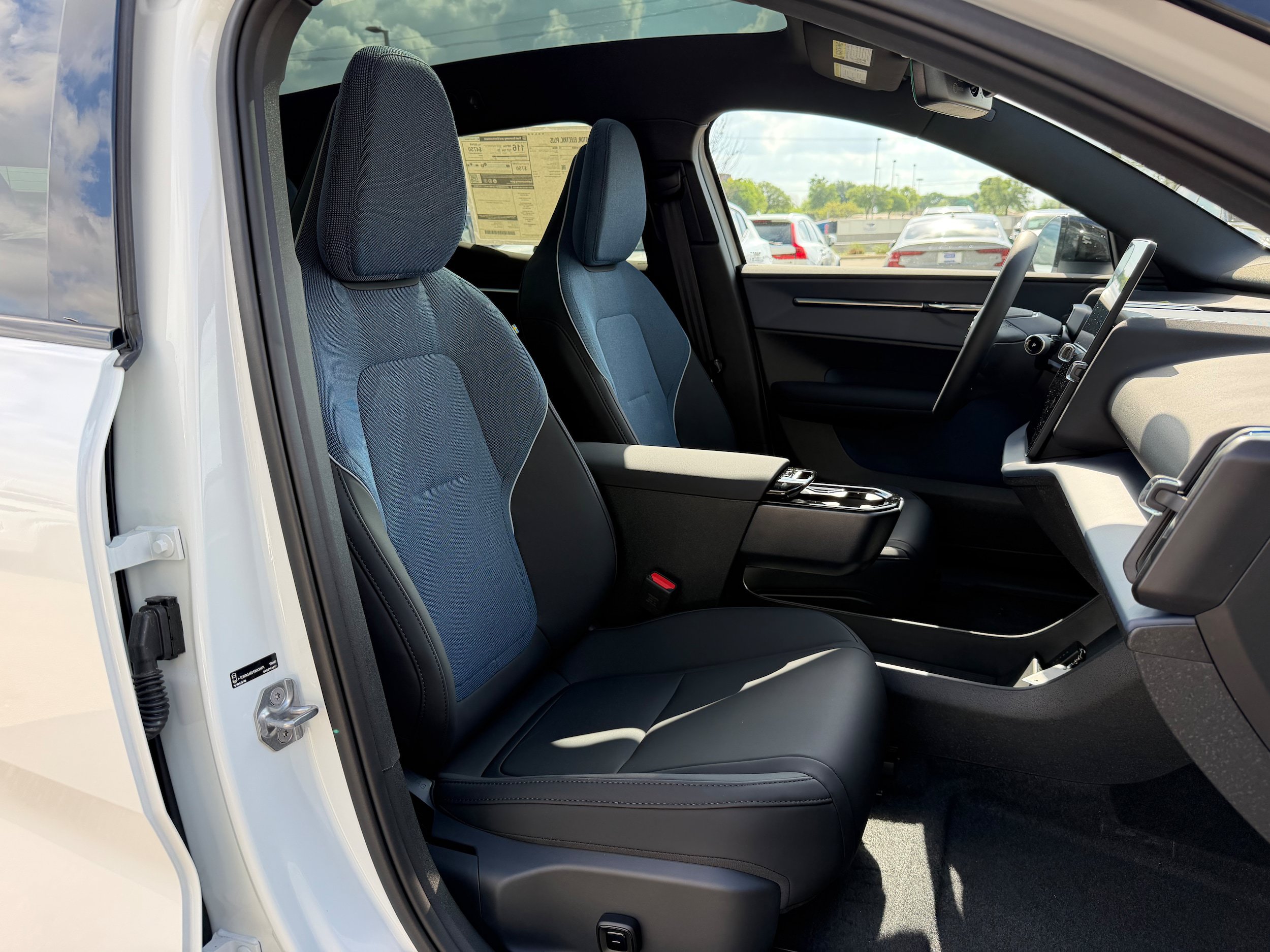 New 2026 Volvo EX30 Plus w/ Protection Package RWD image 8