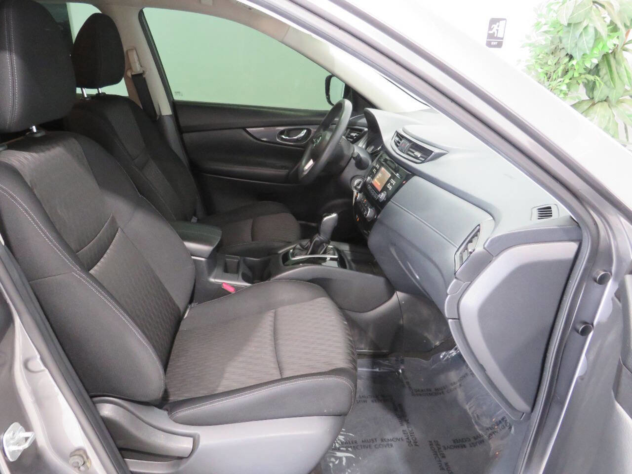 Used 2017 Nissan Rogue S image 11