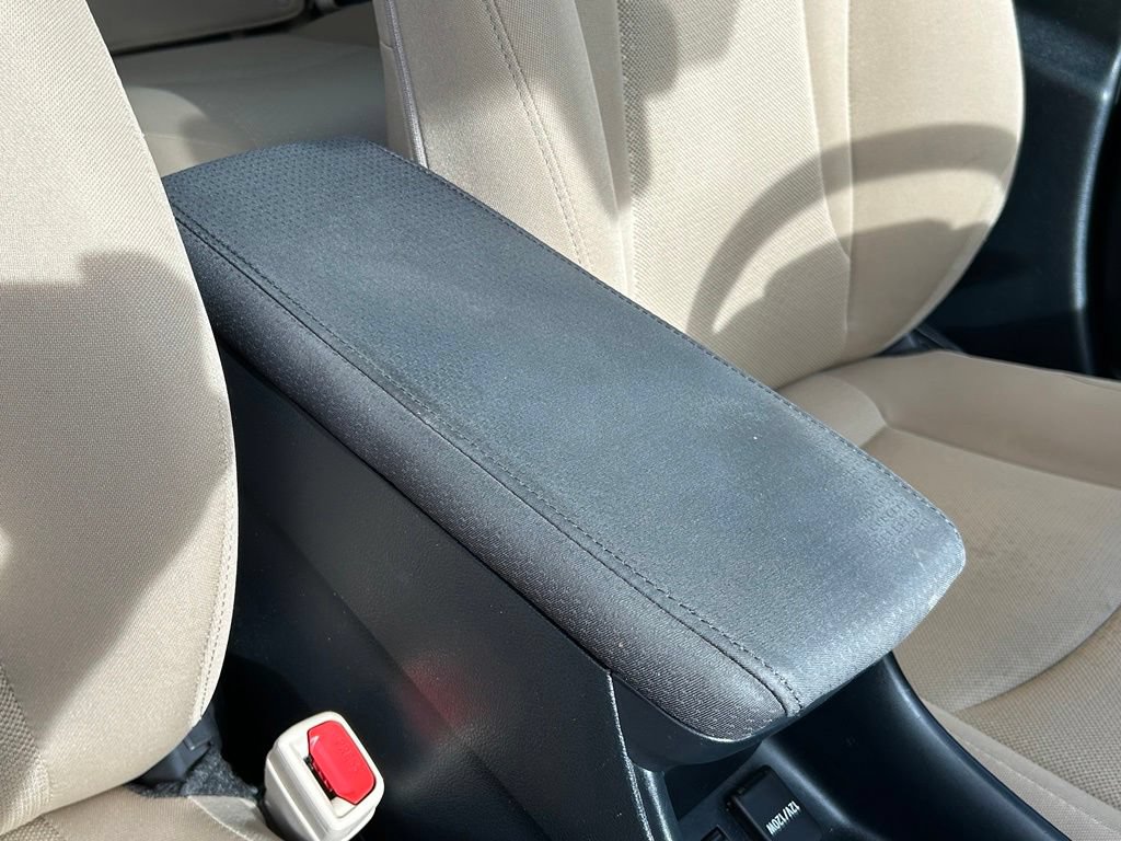 Used 2021 Toyota Prius LE FWD image 40