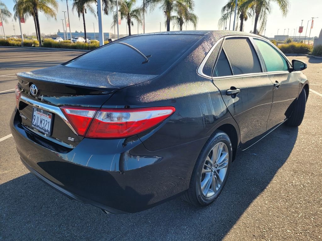 Used 2017 Toyota Camry SE image 4