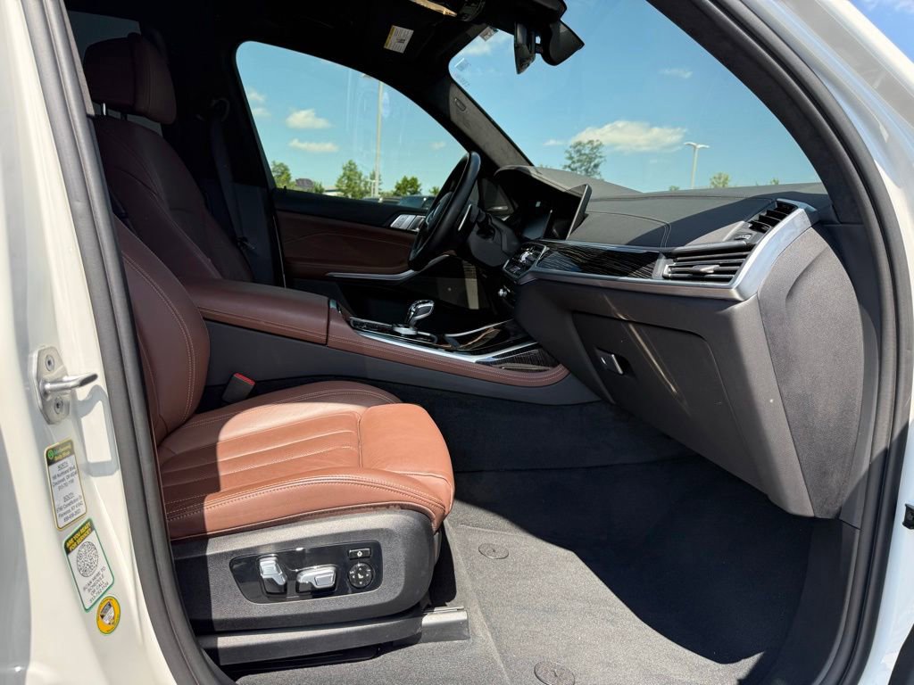 Used 2022 BMW X7 M50i AWD/4WD image 33