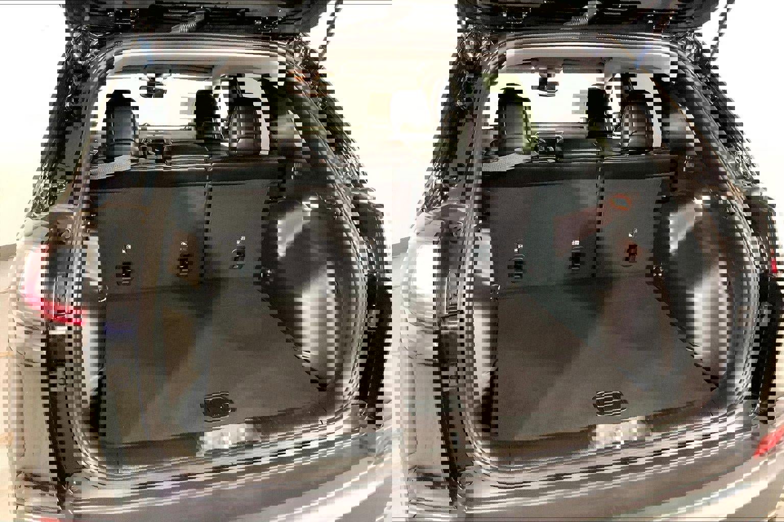 Used 2020 Jeep Cherokee Trailhawk w/ Cold Weather Group image 4