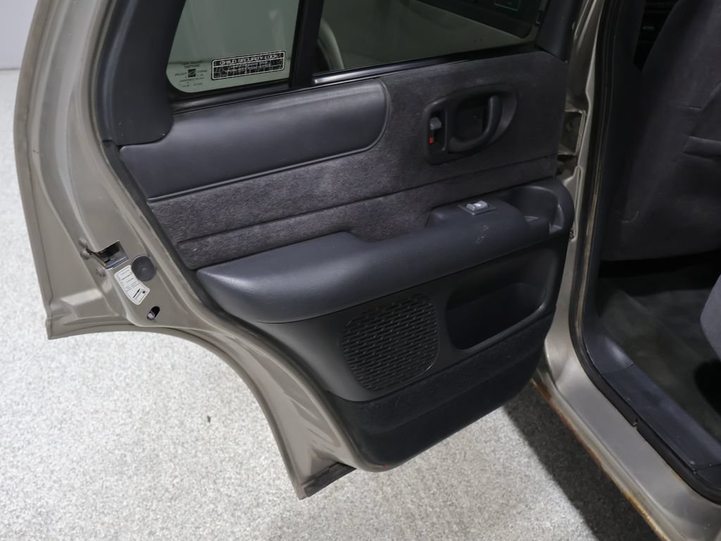 Used 1998 Chevrolet Blazer LS w/ Preferred Equipment Group RWD image 18