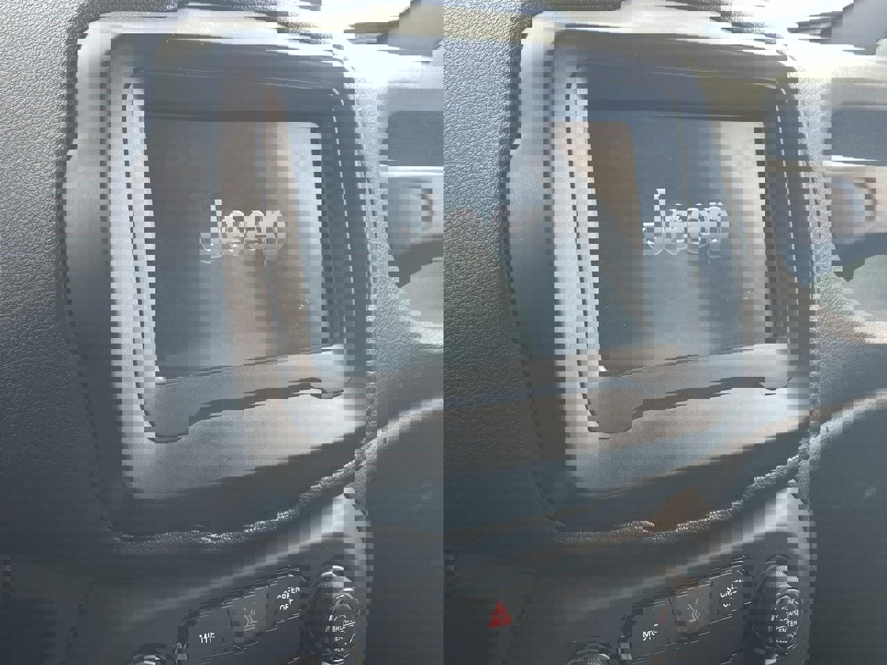 Used 2018 Jeep Renegade Latitude image 5