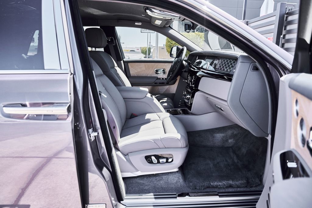 Used 2025 Rolls-Royce Phantom Sedan RWD image 25