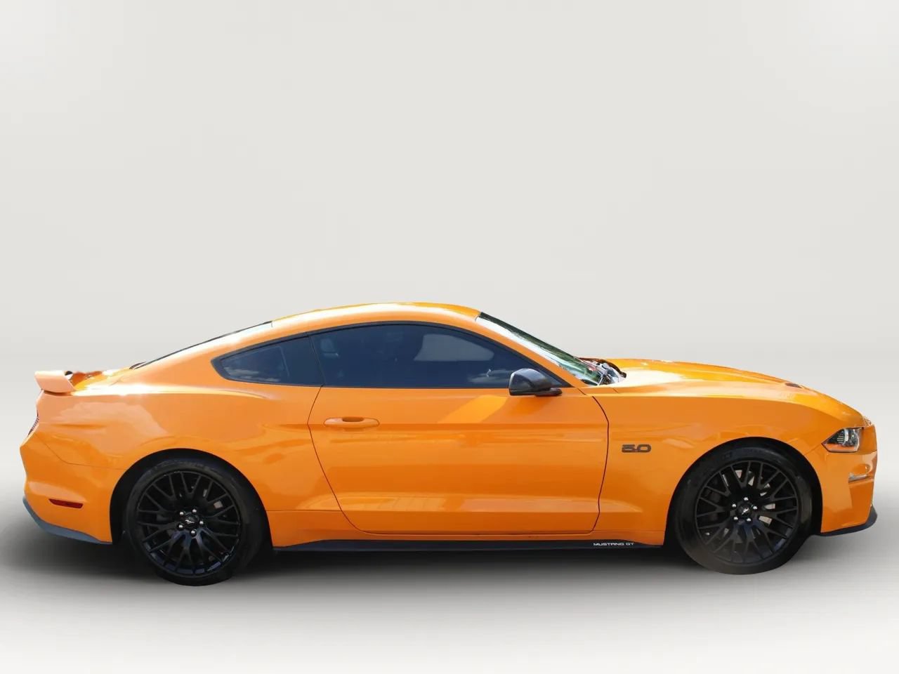 Used 2018 Ford Mustang GT Premium w/ GT Performance Package RWD image 13