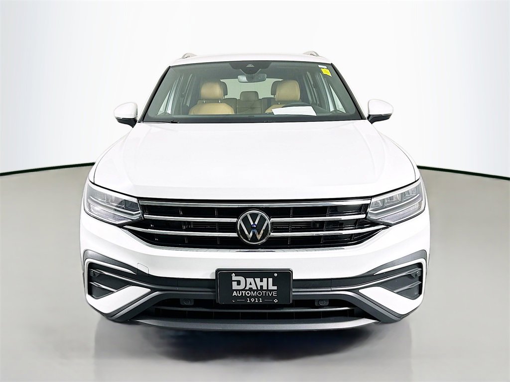 Used 2023 Volkswagen Tiguan SE image 2