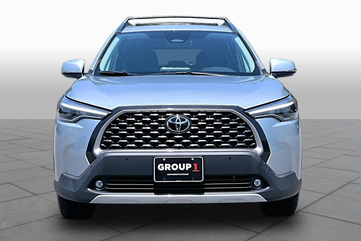 Used 2023 Toyota Corolla Cross XLE w/ Convenience Package AWD/4WD image 4