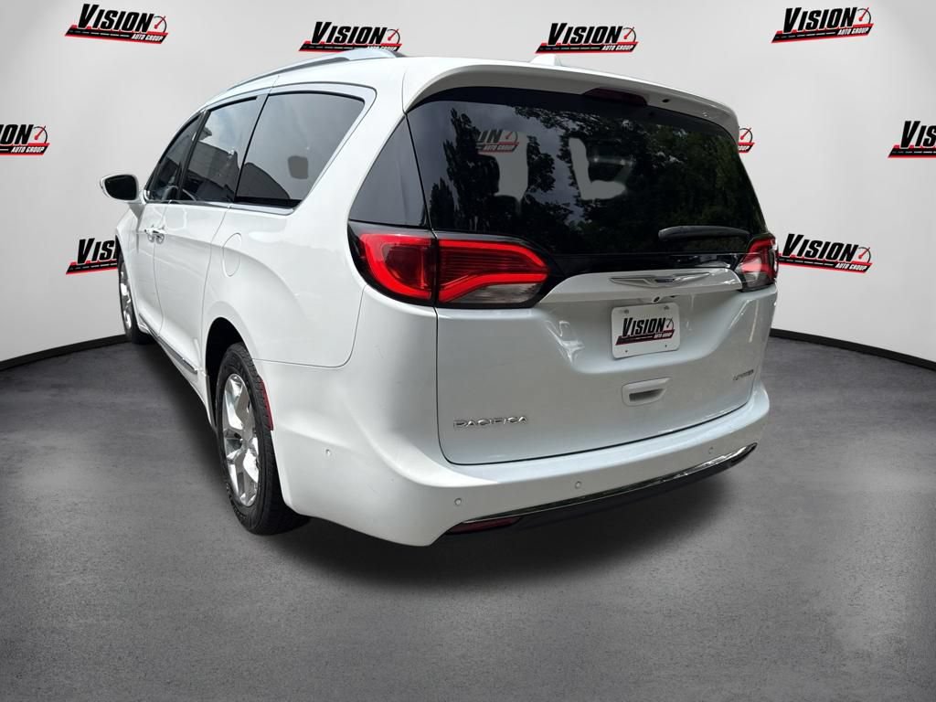 Used 2019 Chrysler Pacifica Limited w/ Advanced Safetytec Group FWD image 7