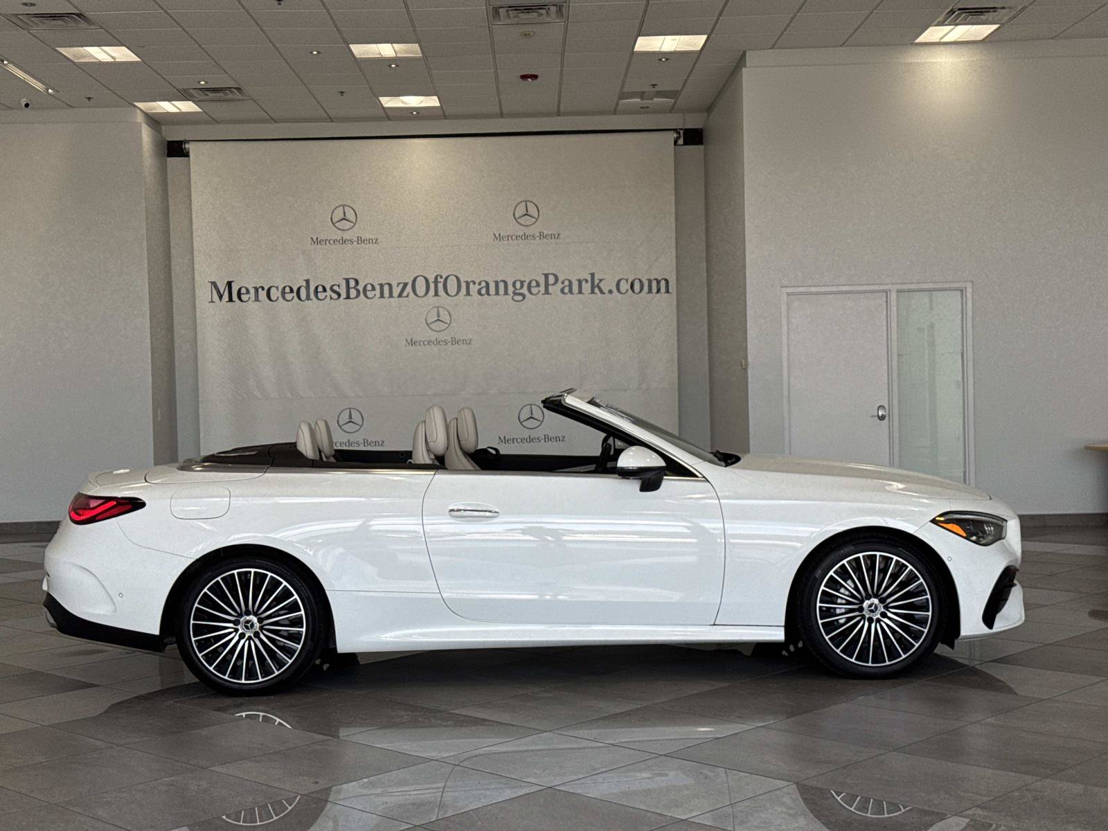 Certified 2024 Mercedes-Benz CLE 300 4MATIC Cabriolet image 4