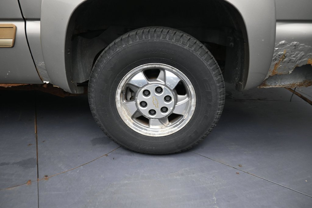 Used 2000 Chevrolet Suburban LT w/ LT Preferred Equipment Group AWD/4WD image 12