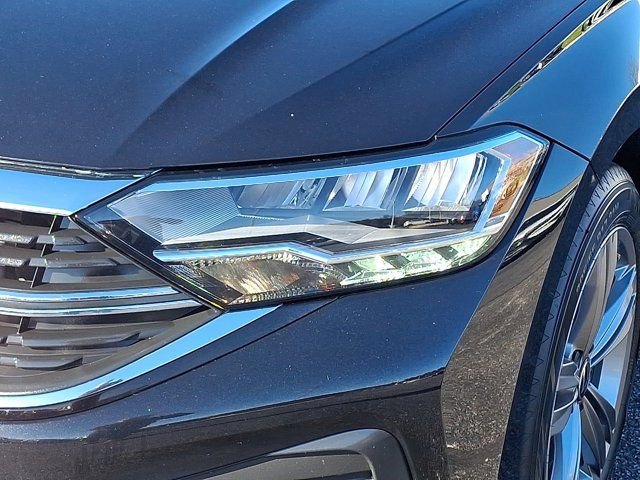 Certified 2023 Volkswagen Jetta SE w/ Panoramic Sunroof Package FWD image 12