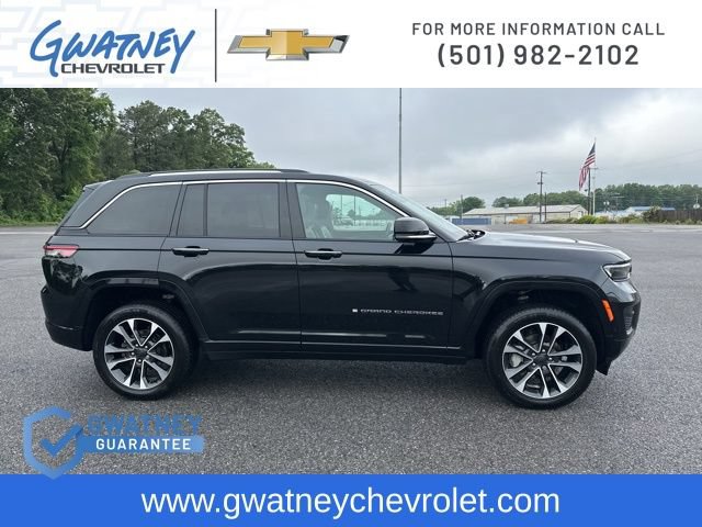Used 2023 Jeep Grand Cherokee Overland w/ Luxury Tech Group IV AWD/4WD image 4