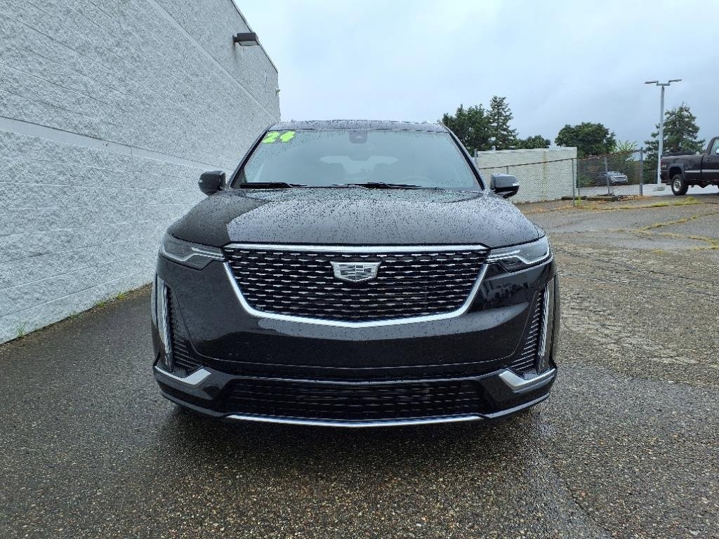 Used 2024 Cadillac XT6 Premium Luxury image 2