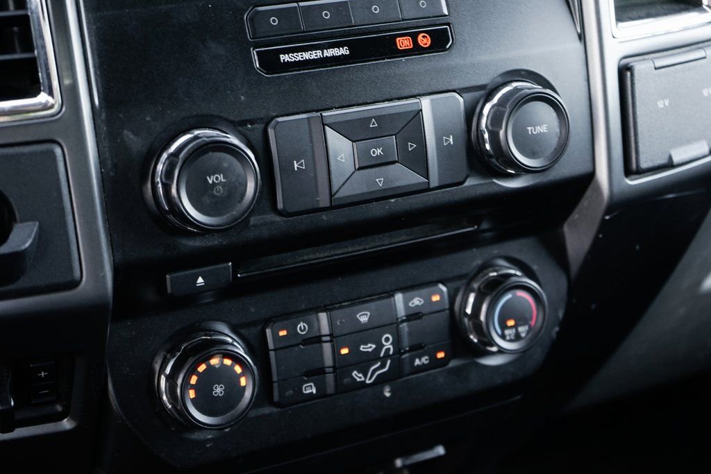 Used 2017 Ford F550 2WD Regular Cab Super Duty image 35