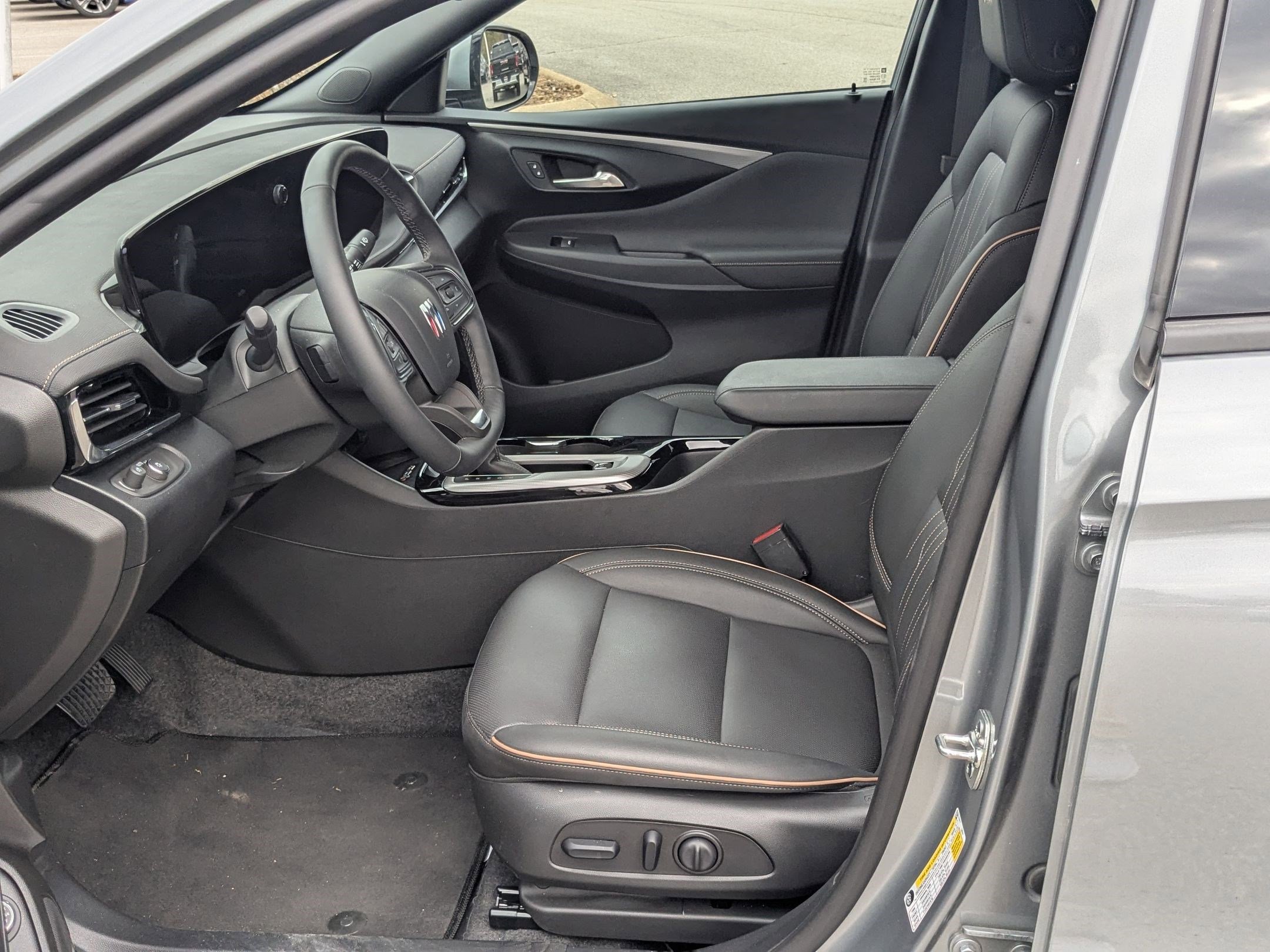 Used 2025 Buick Envista Avenir image 11