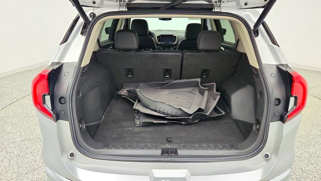 Used 2022 GMC Terrain Denali w/ LPO, Floor Liner Package image 23