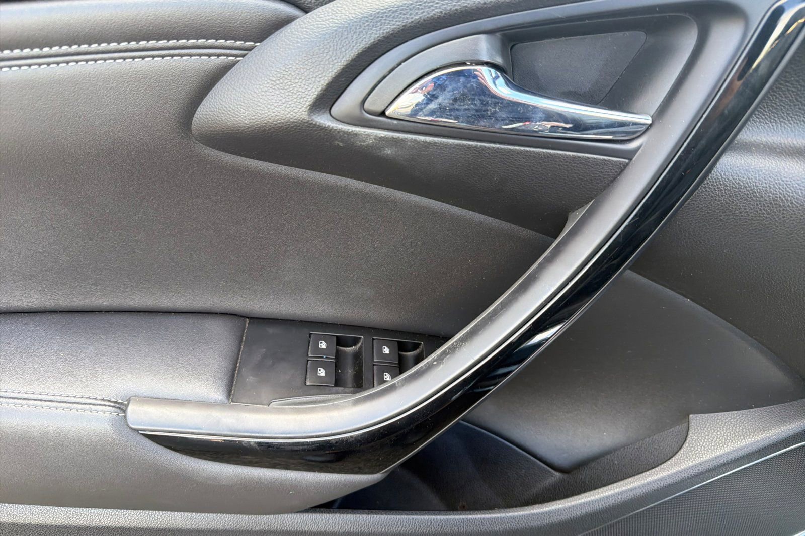 Used 2016 Buick Cascada Premium image 12