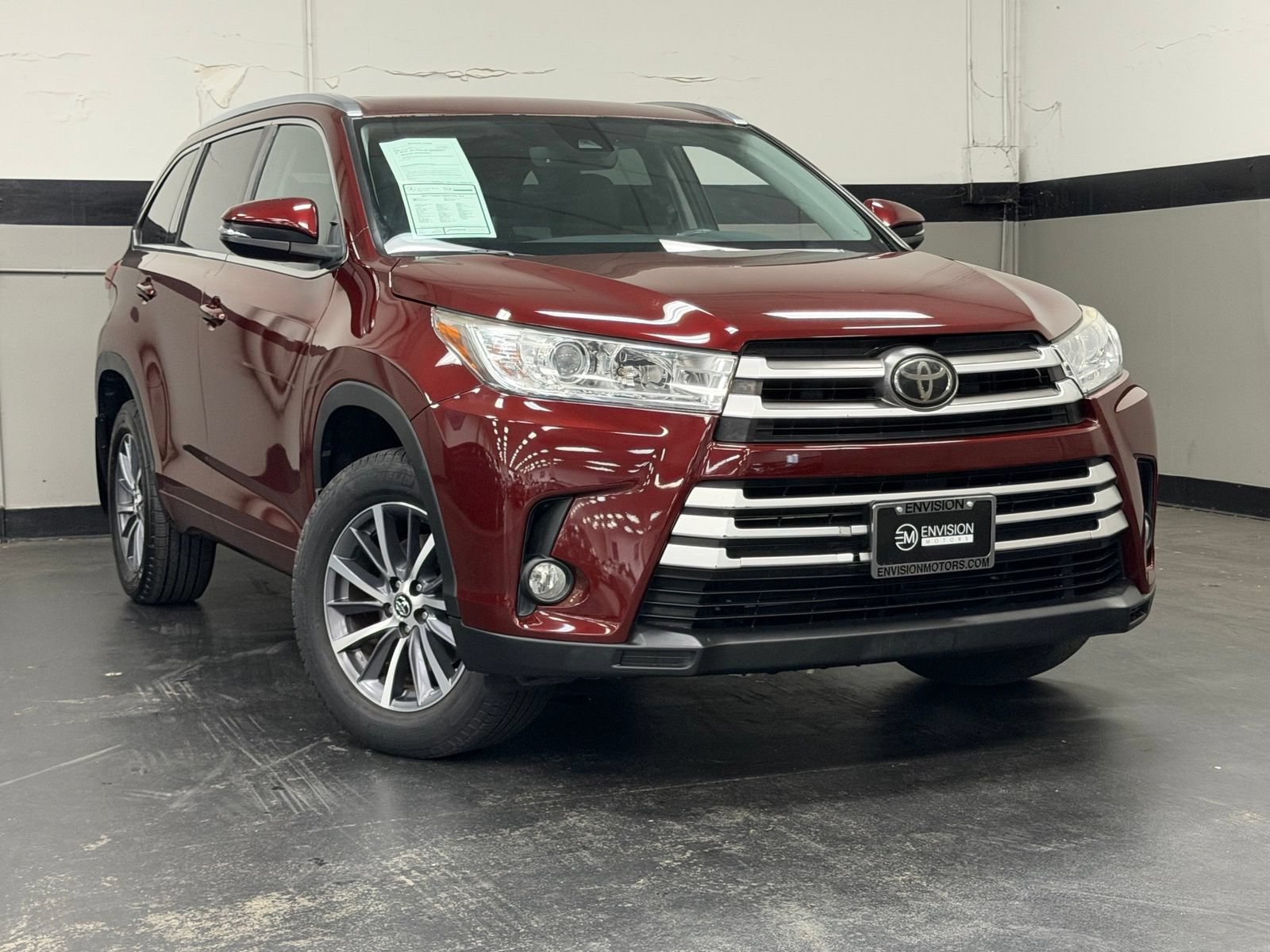 Used 2017 Toyota Highlander XLE AWD/4WD image 2