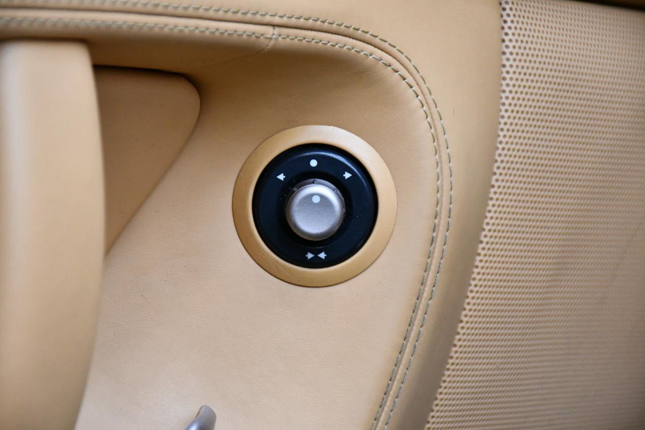 Used 2014 Ferrari California RWD image 22