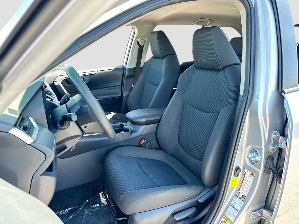 Used 2019 Toyota RAV4 LE w/ Carpet Mat Package AWD/4WD image 19