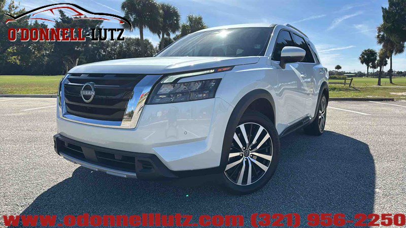 Used 2025 Nissan Pathfinder Platinum image 1
