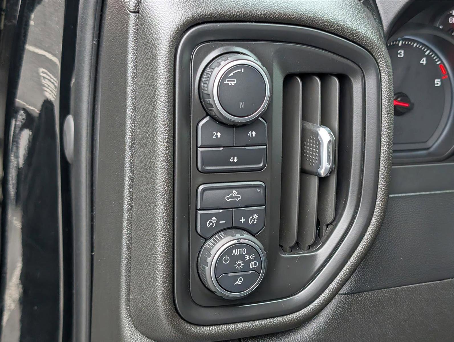 Used 2022 Chevrolet Silverado 2500 Custom w/ Custom Value Package image 20