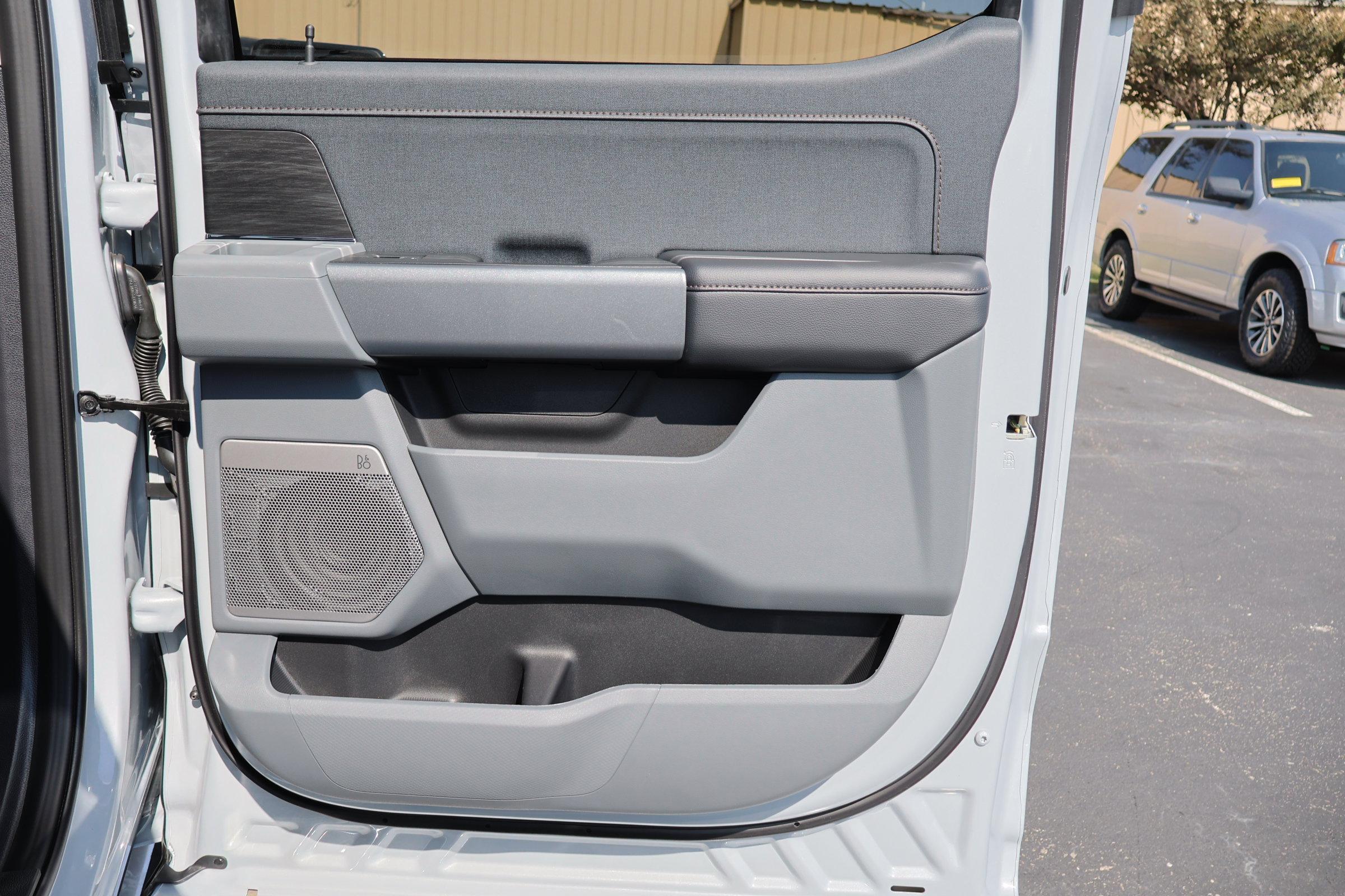 Certified 2025 Ford F150 Lariat w/ Equipment Group 501A Mid image 28