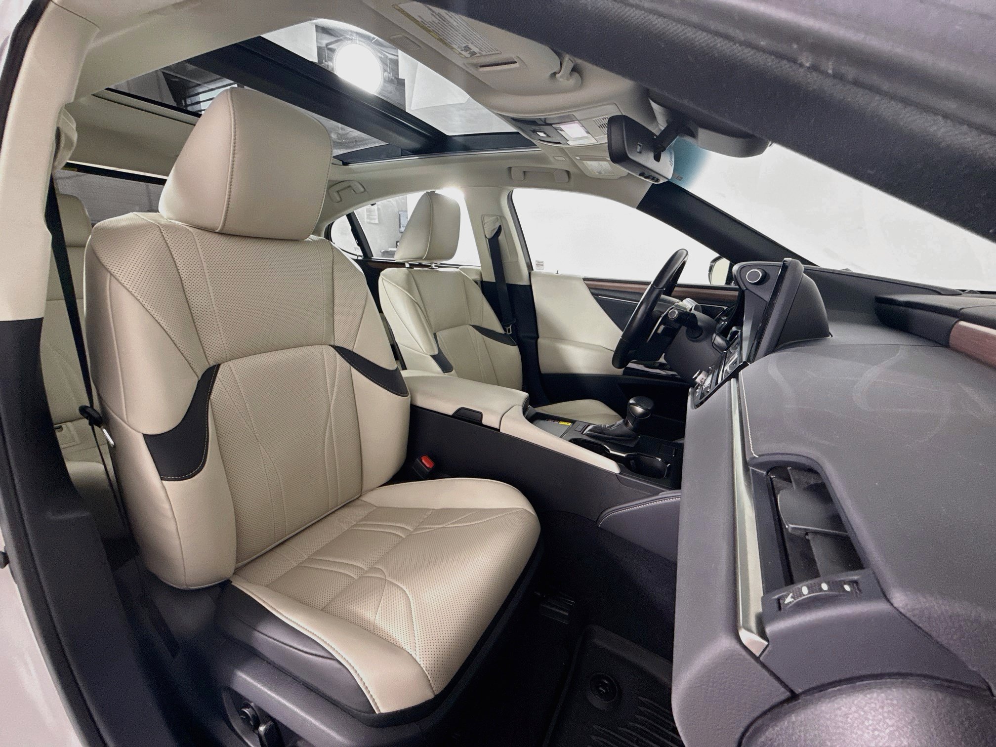 Certified 2025 Lexus ES 350 Ultra Luxury w/ Accessory Package (Z2) FWD image 27