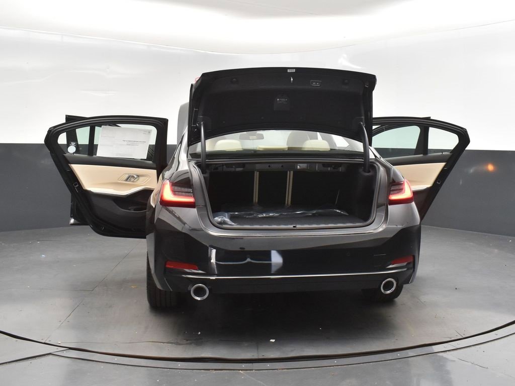 New 2026 BMW 330i Sedan w/ Convenience Package image 32