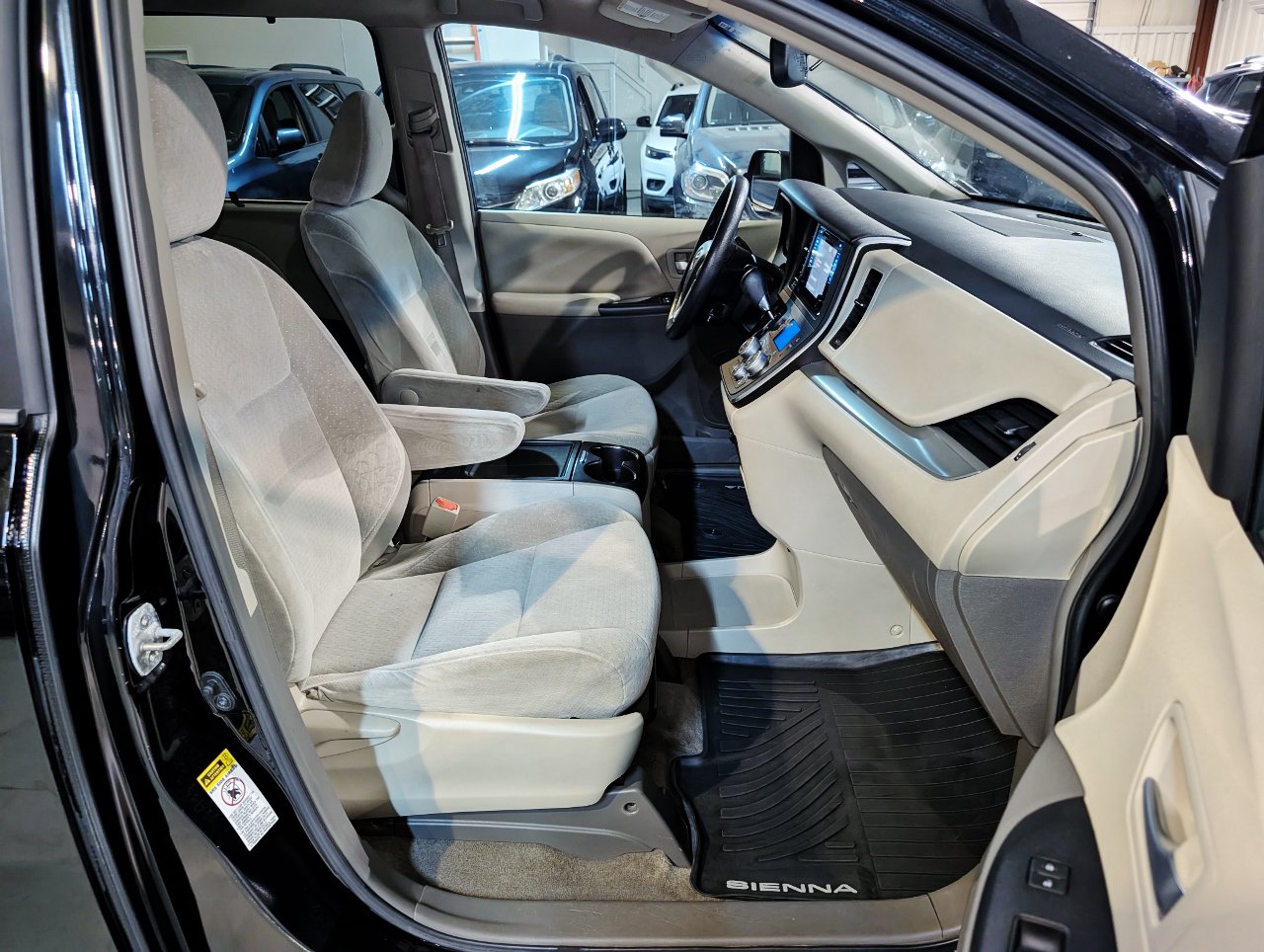 Used 2015 Toyota Sienna LE FWD image 31