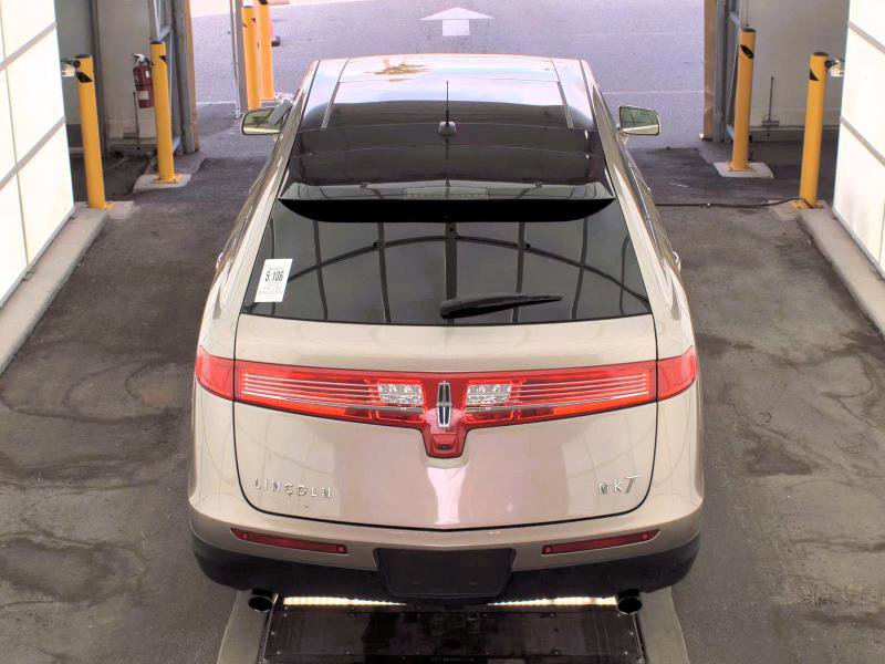 Used 2019 Lincoln MKT AWD image 5