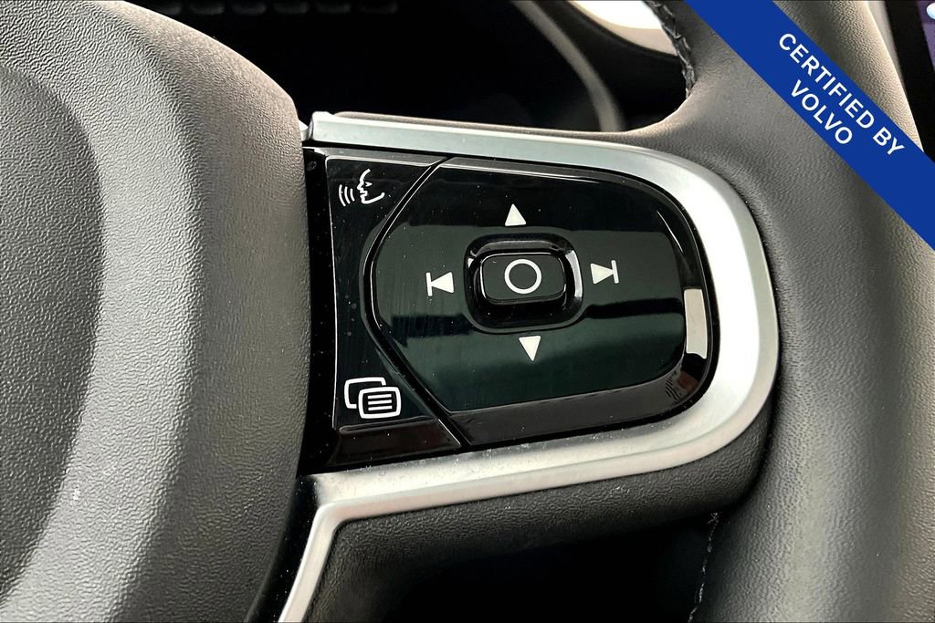 Certified 2025 Volvo XC90 B6 Plus image 28