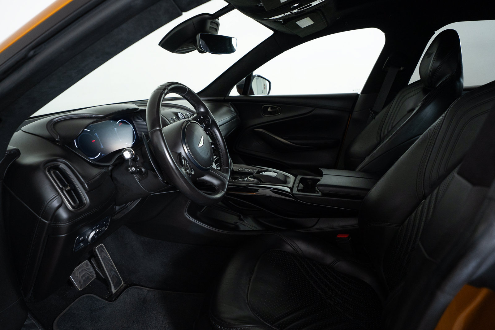 Used 2021 Aston Martin DBX AWD/4WD image 12