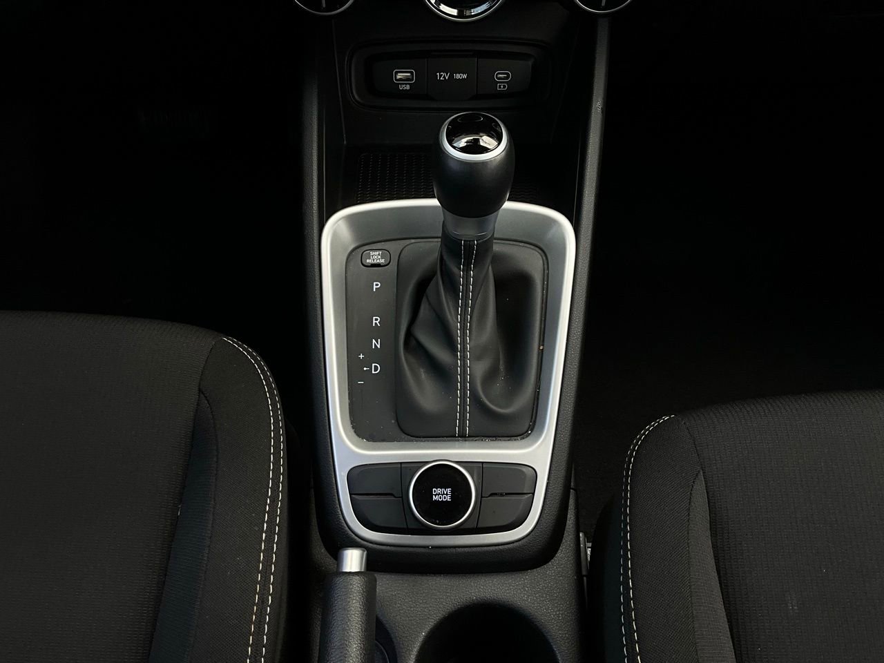 Used 2025 Hyundai Venue SEL image 14