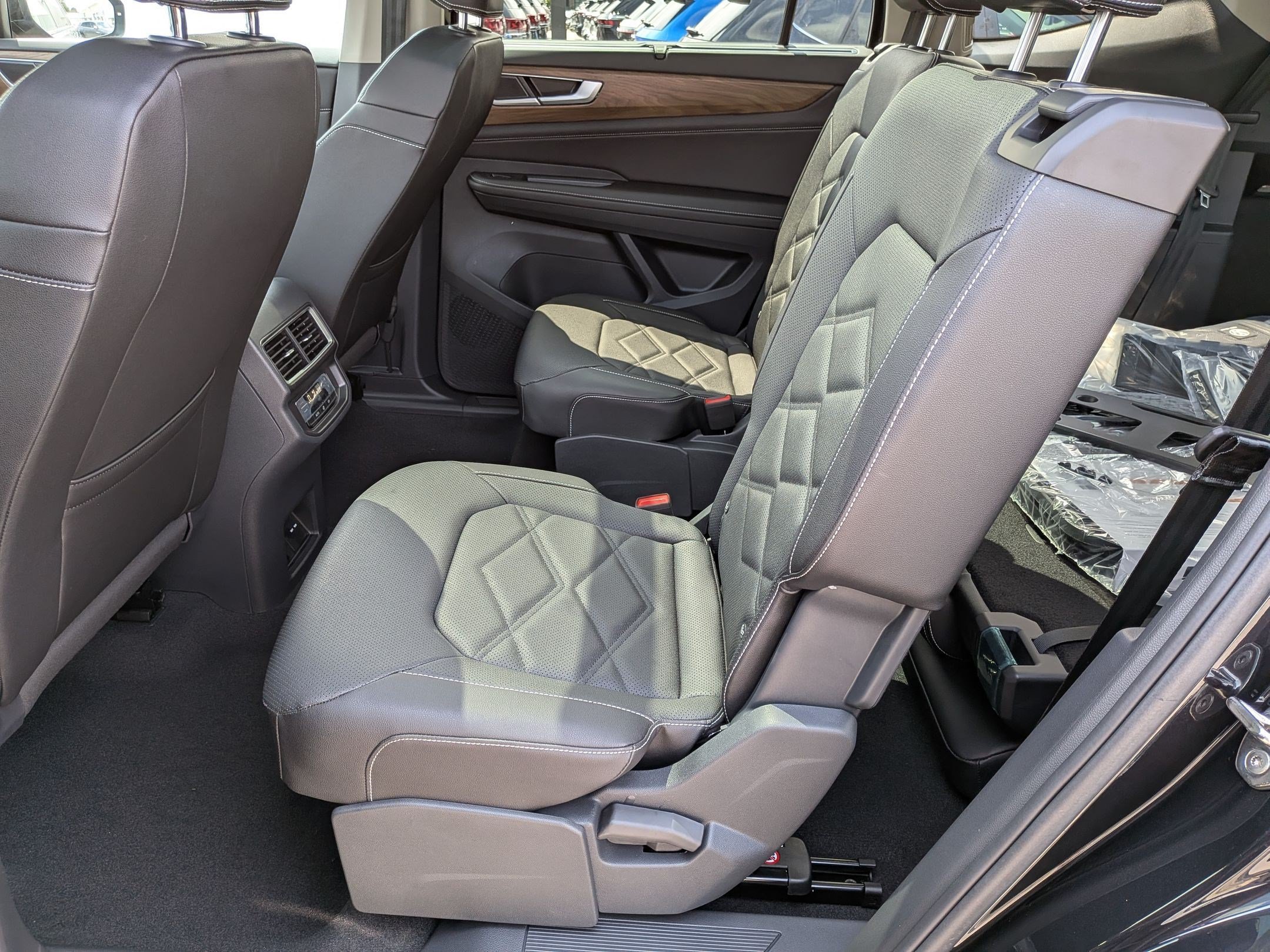 New 2026 Volkswagen Atlas SE FWD image 28