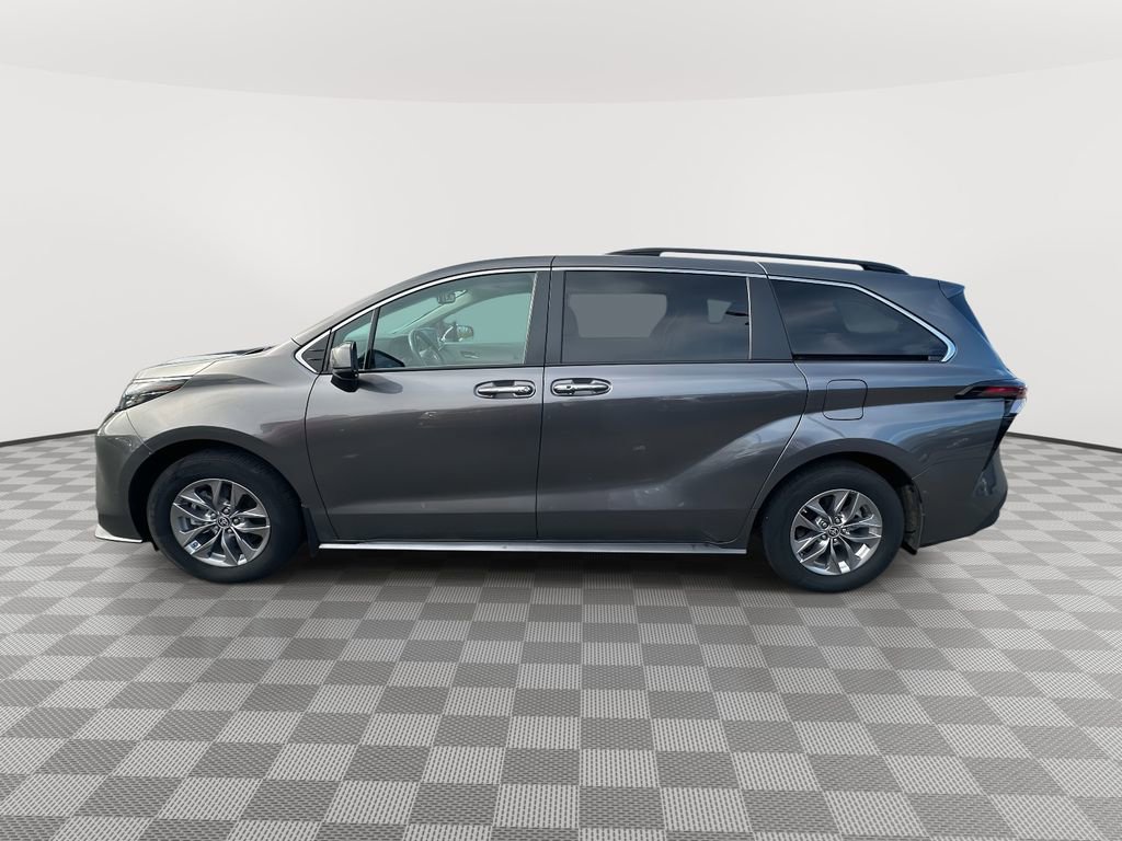 Used 2023 Toyota Sienna XLE image 6