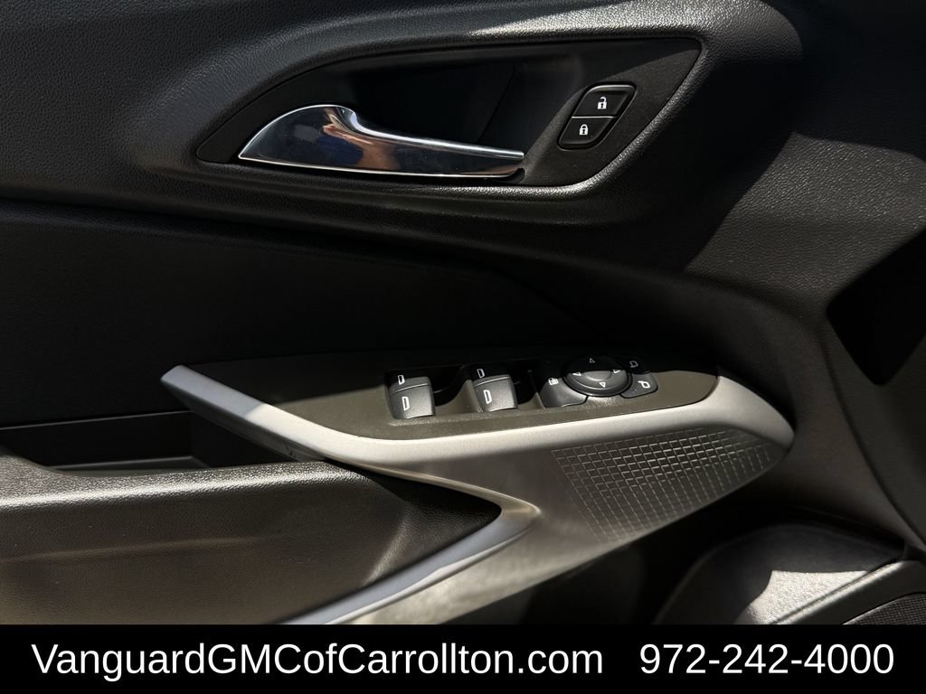 Used 2024 Chevrolet Trax RS FWD image 24