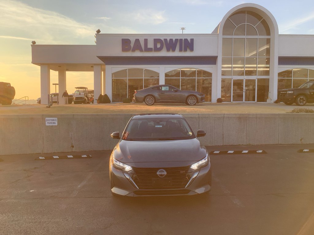 Used 2024 Nissan Sentra SR w/ SR Premium Package image 2