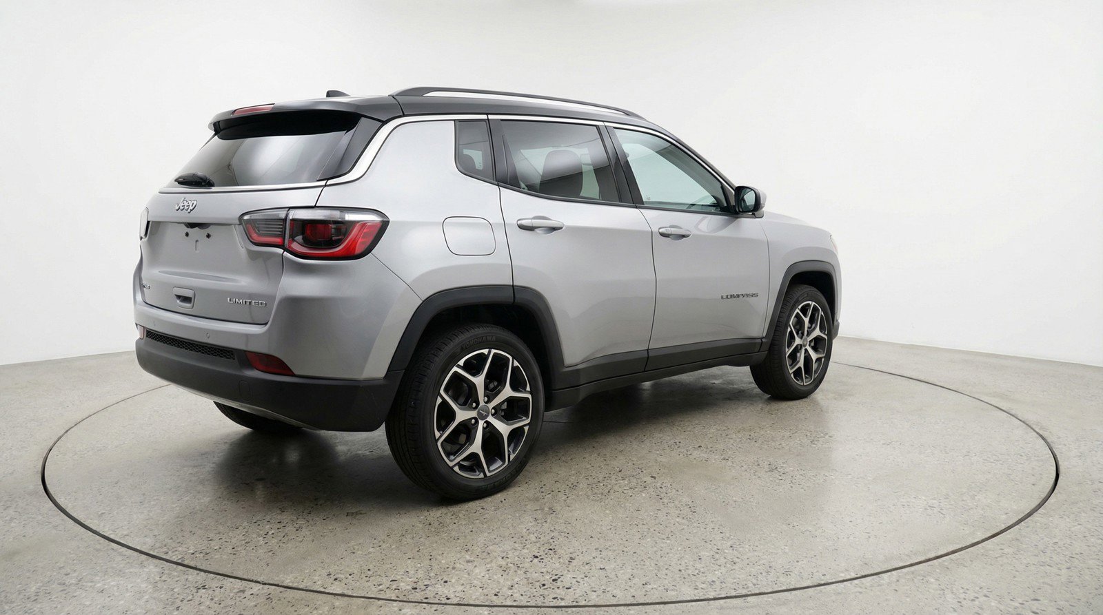 Used 2025 Jeep Compass Limited image 9