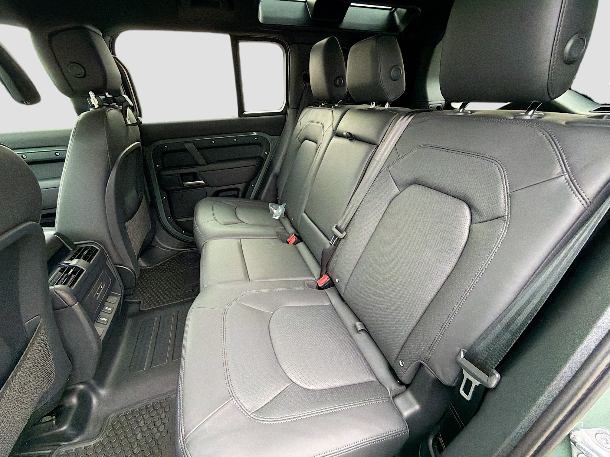 New 2026 Land Rover Defender 110 Trophy Edition AWD/4WD image 19