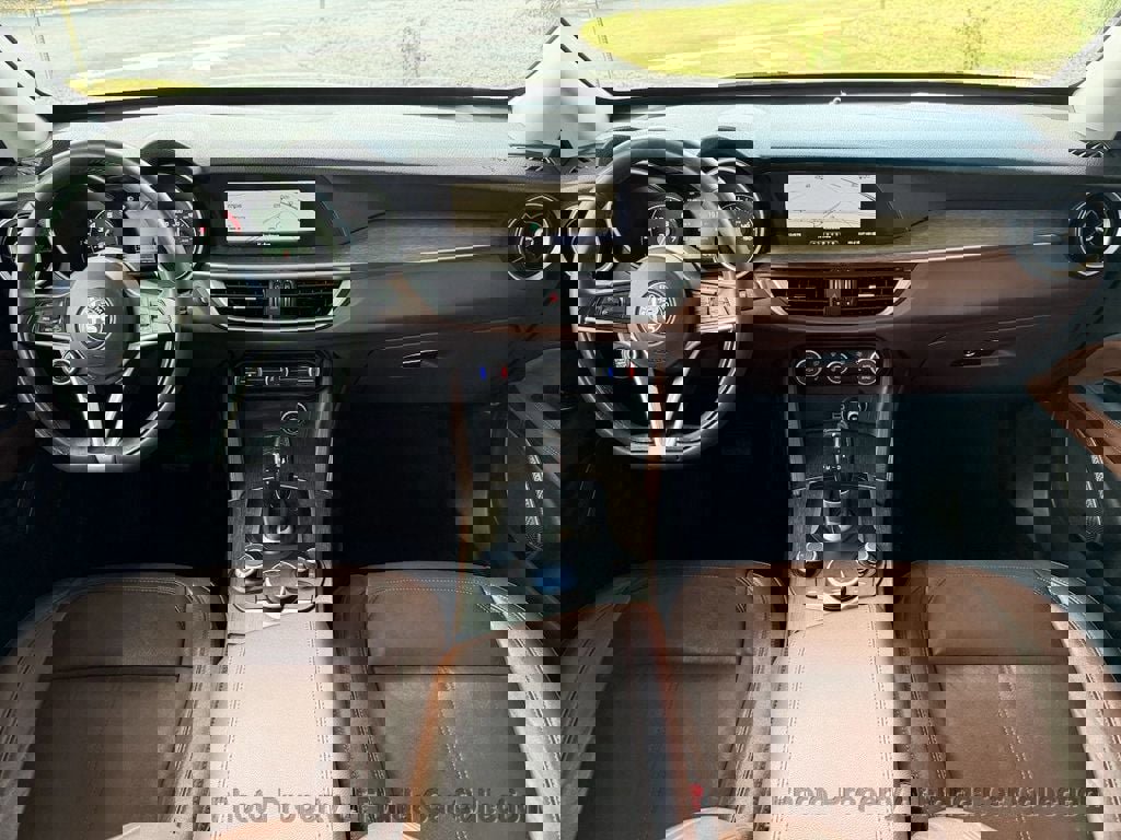 Used 2018 Alfa Romeo Stelvio Ti image 31