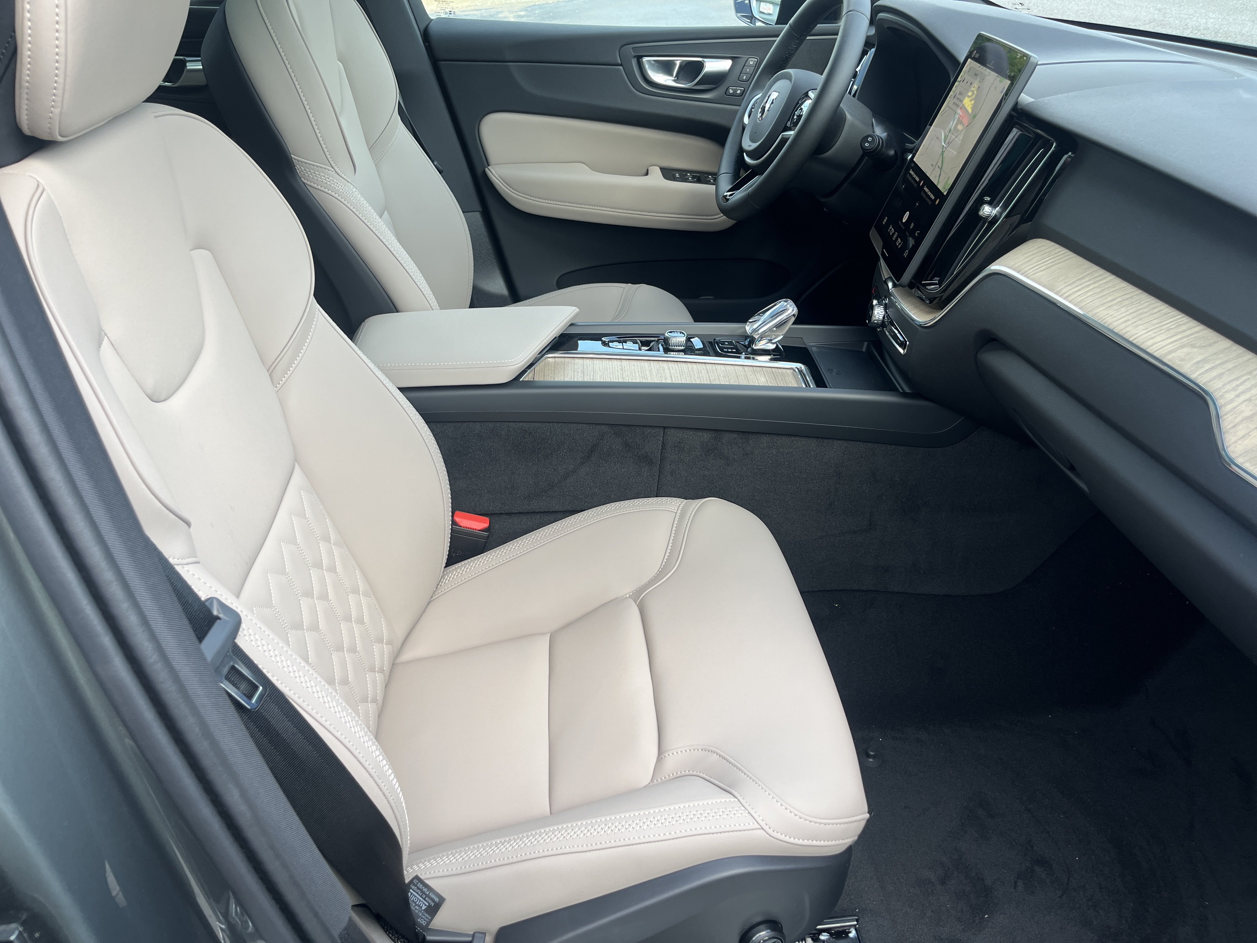 New 2026 Volvo XC60 T8 Core w/ Protection Package Premier AWD/4WD image 23