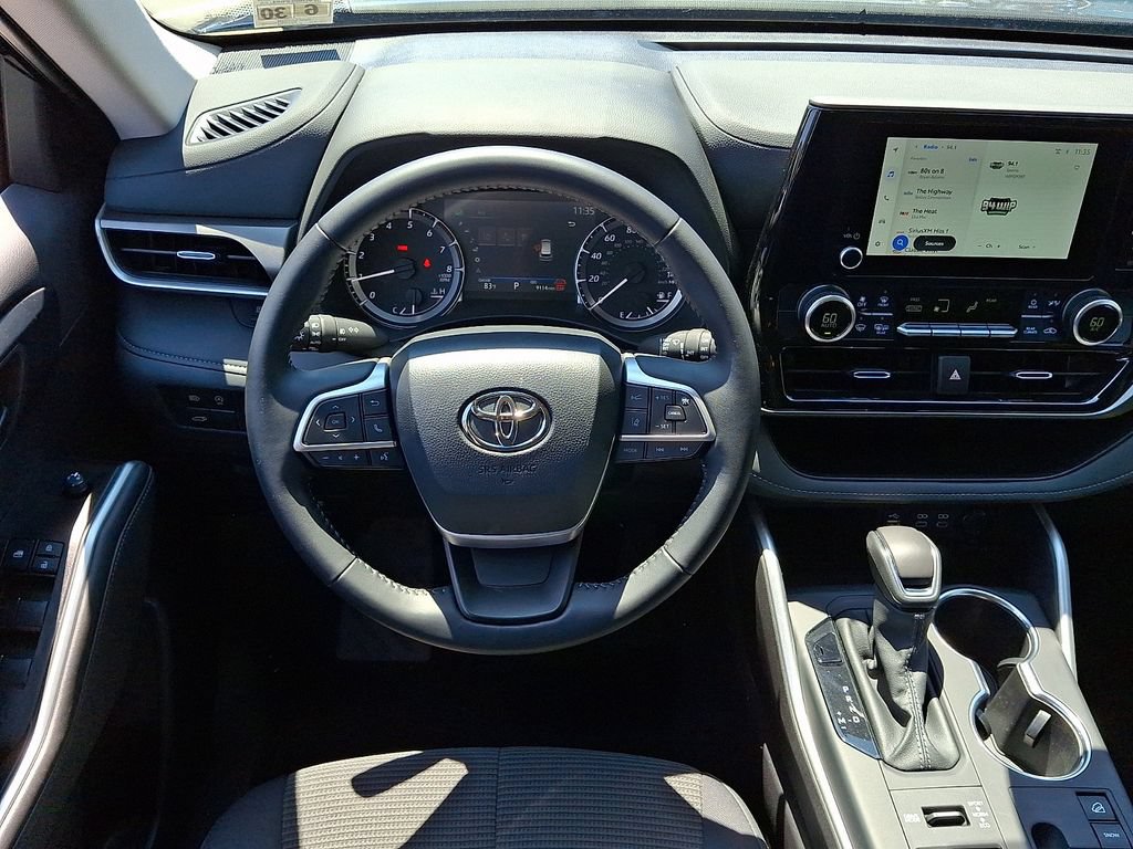 Used 2025 Toyota Highlander LE AWD/4WD image 12