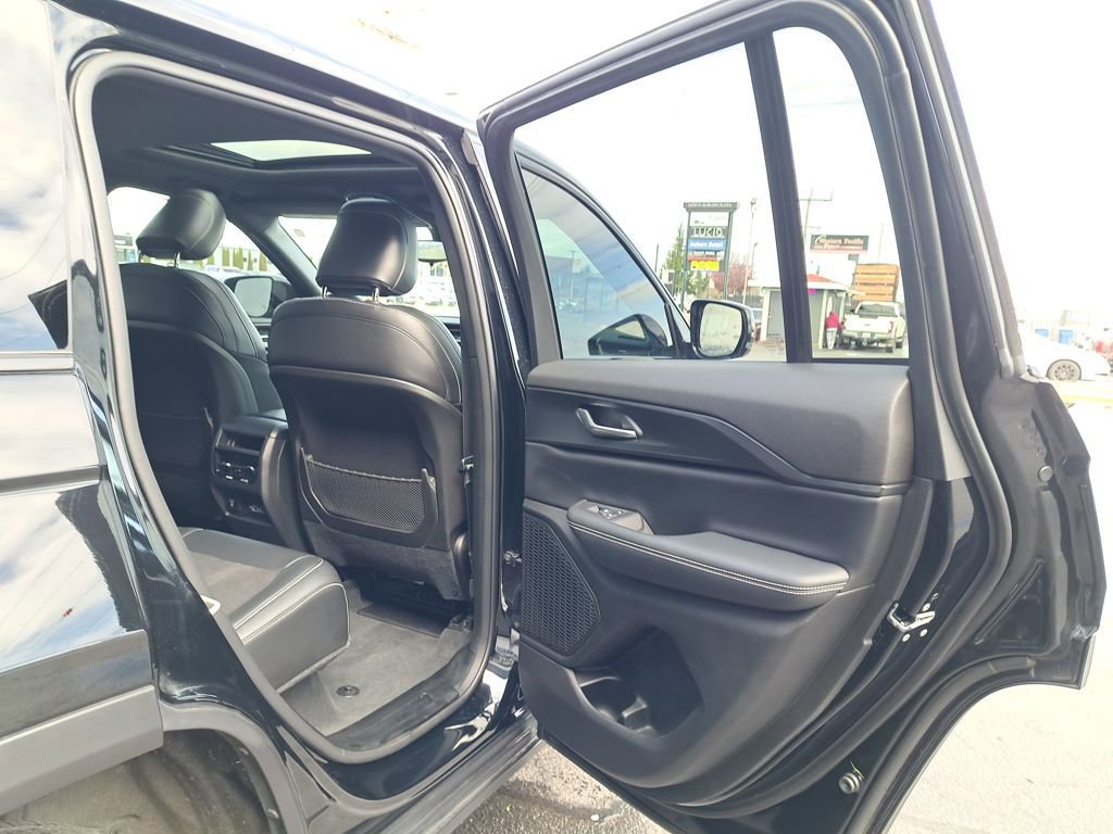 Used 2023 Jeep Grand Cherokee Altitude image 14