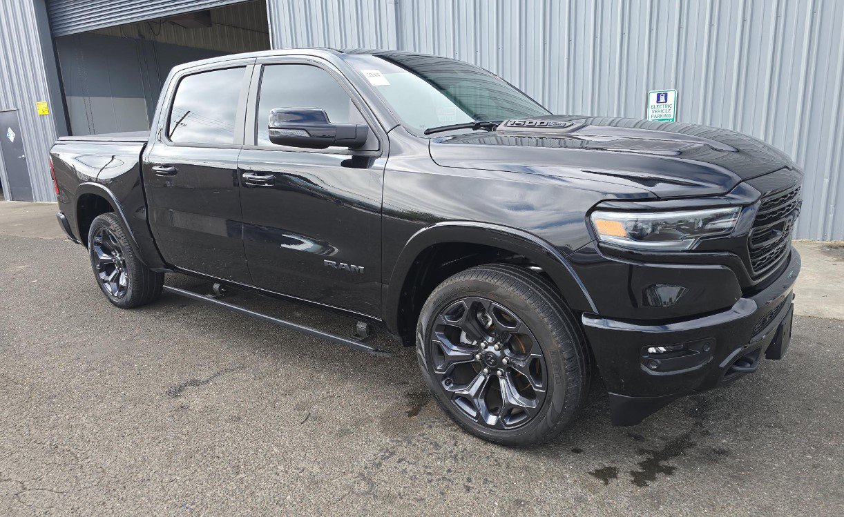 Used 2024 RAM 1500 Limited AWD/4WD image 2