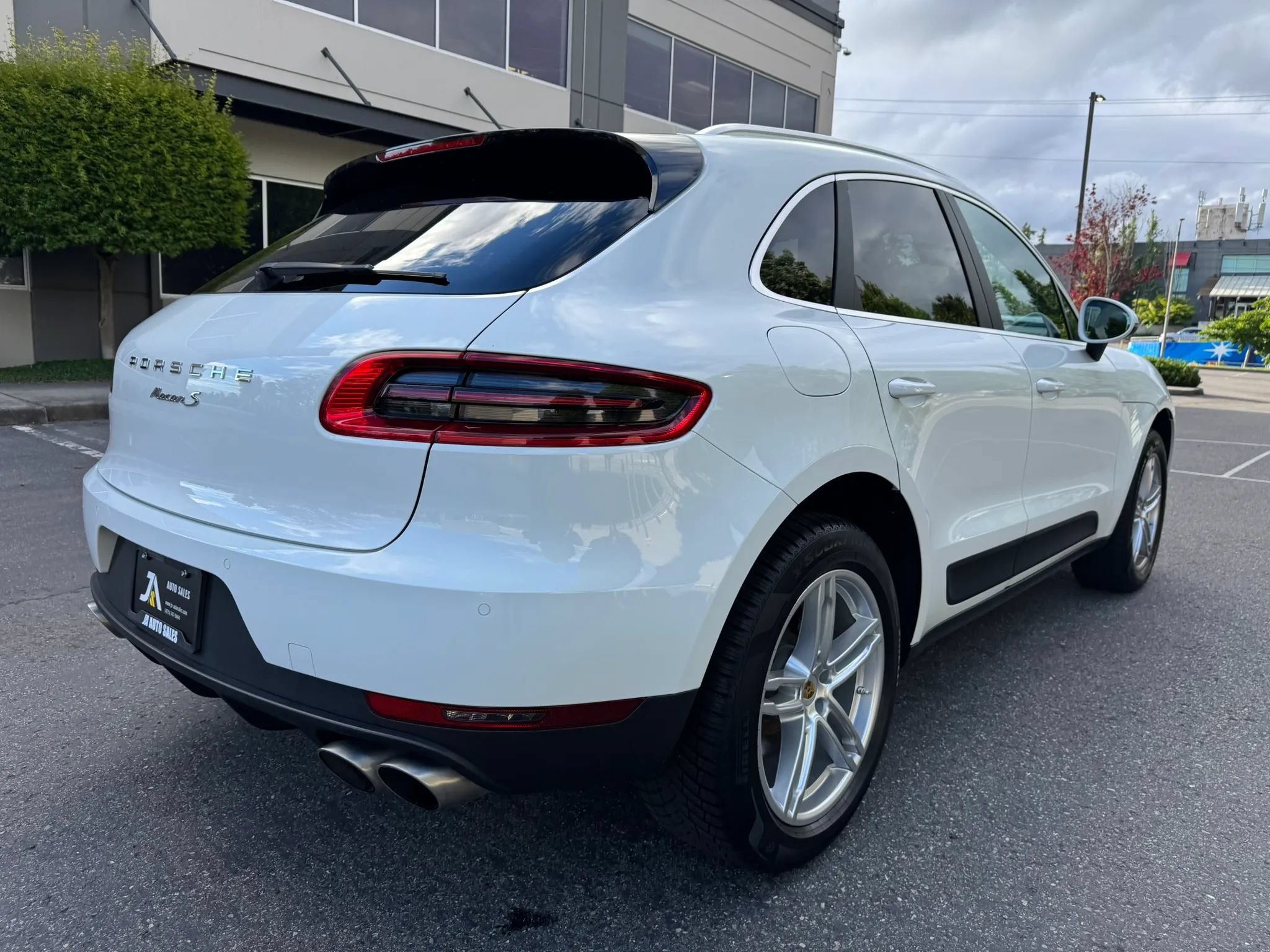Used 2017 Porsche Macan S AWD/4WD image 10