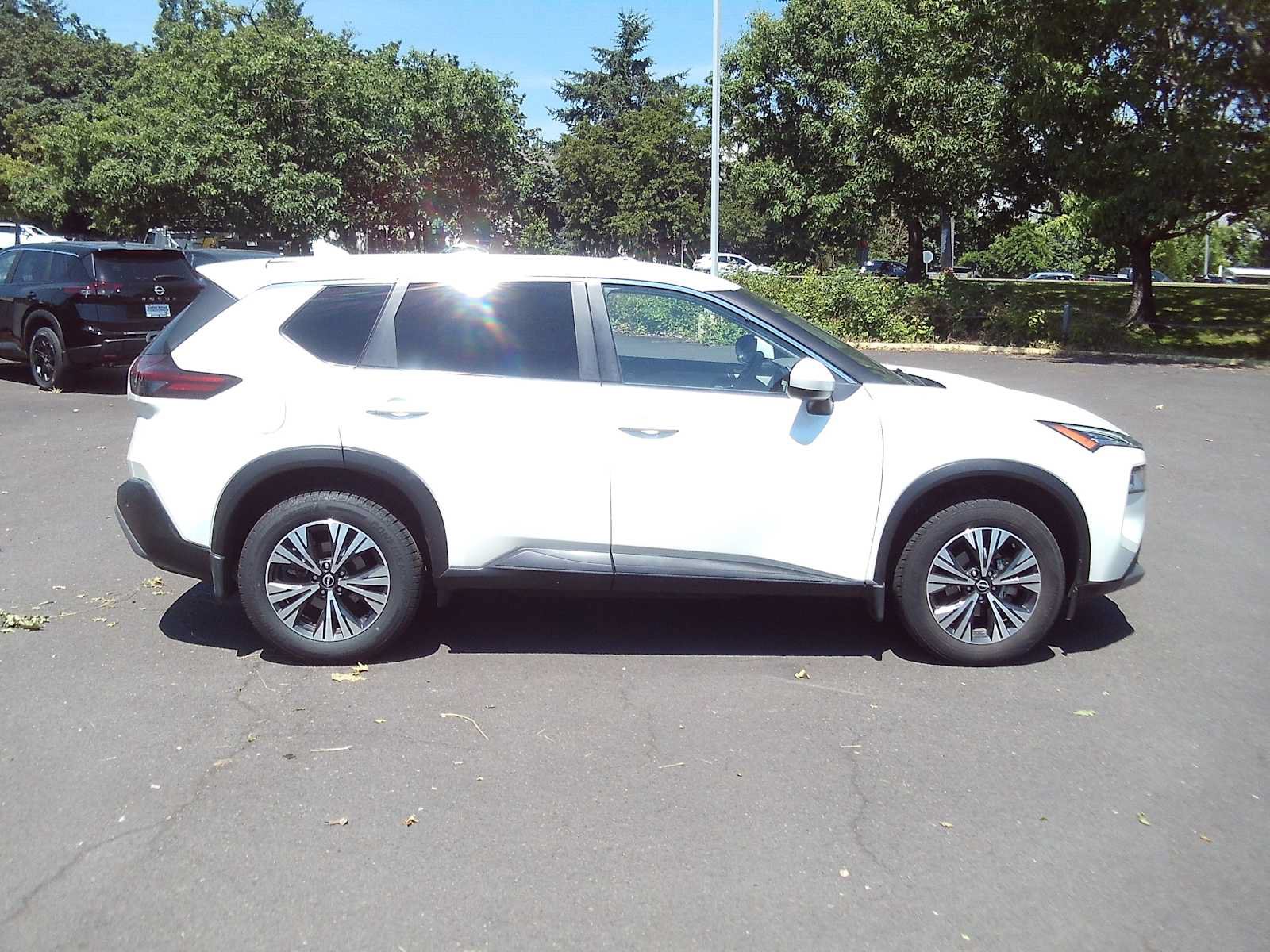 Used 2023 Nissan Rogue SV FWD image 6